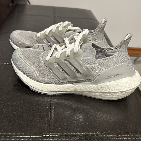 NWT Ultraboost Runners - Picture 3 of 6